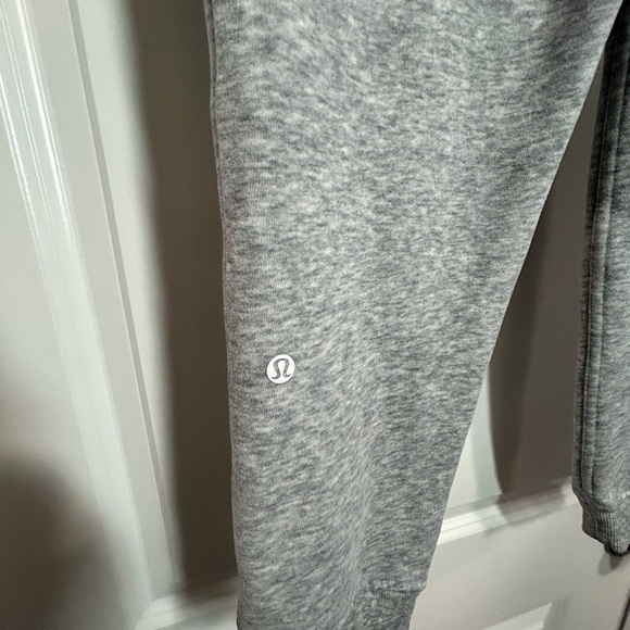 Lululemon Light Gray Scuba Jogger 7/8 Length-Minor Flaw - Picture 8 of 11